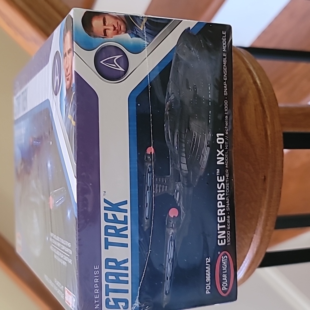 Polar Lights Star Trek Enterprise NX-01 Snap Model Kit 1:1000 Scale - Picture 11 of 12